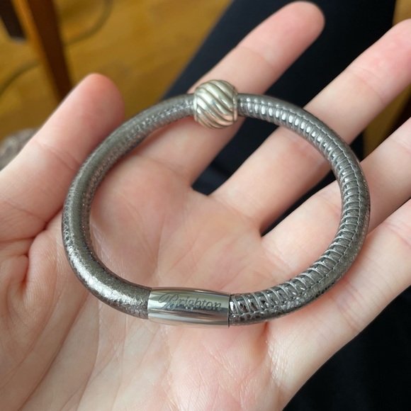 Brighton magnetic closure bracelet - Picture 5 of 7